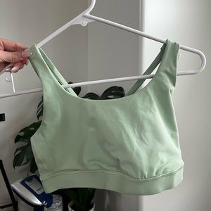 Lululemon energy bra size 6!